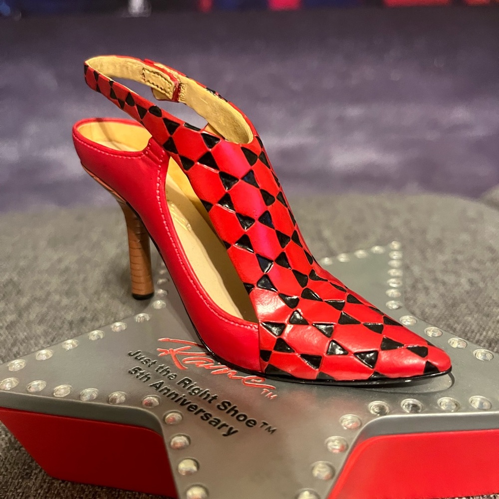 Red and black checkered heel figurine